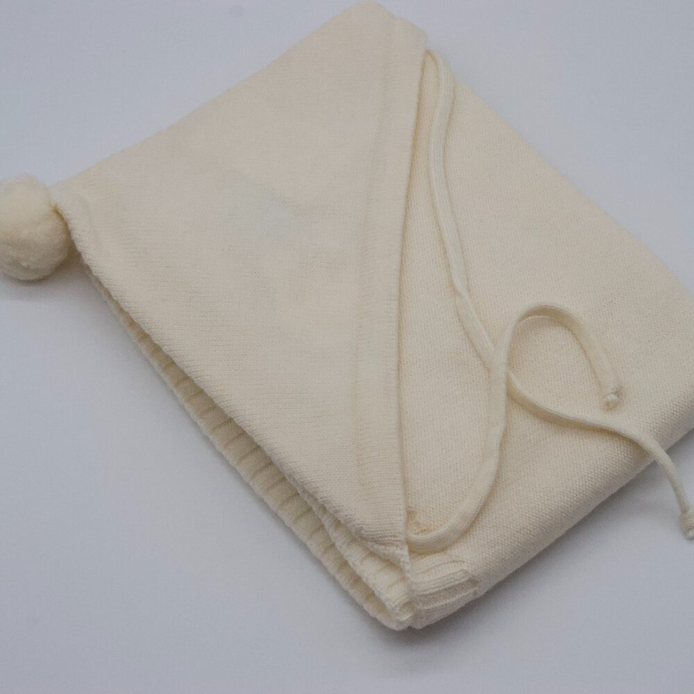 Ovale Wool Hooded Blanket